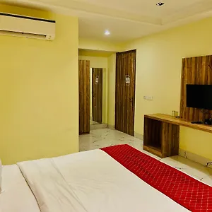 goodluck-house-near-delhi-airport-terminal-t3.hotelsdelhi.org/
