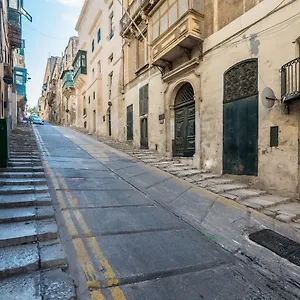 valletta-saint-marks-suites.qawrahotelsmalta.org/
